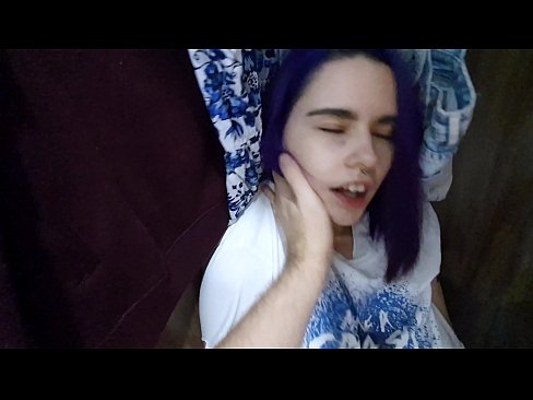 ❤️ Nire ahizpa armairuan aurkitu eta lagundu zion esperma ❌ Errusiar porno %eu.shufflesex.ruan ☑